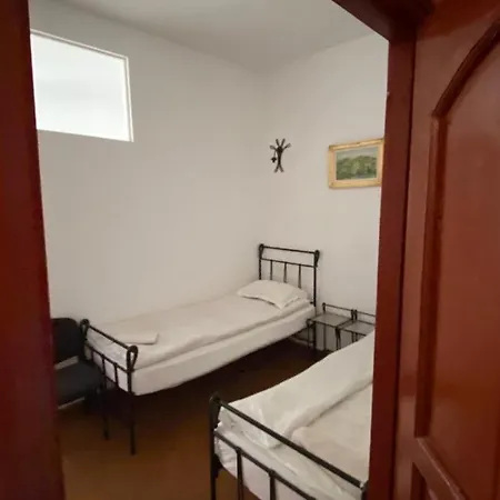 Pensiunea Sub Stejari ! Self Service ! Self Check-in! Guest house *