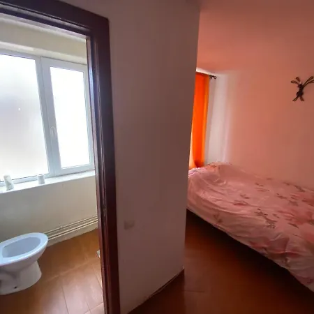 Guest house Pensiunea Sub Stejari ! Self Service ! Self Check-in! *