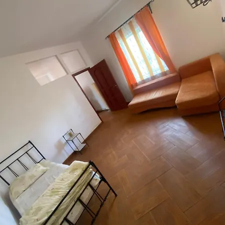 Guest house Pensiunea Sub Stejari ! Self Service ! Self Check-in! Banesti